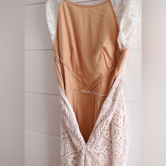 White Lace Short Sleeve High/Low-Special Occasion Dress by “Wildfire”-Size Small - Picture 8 of 14